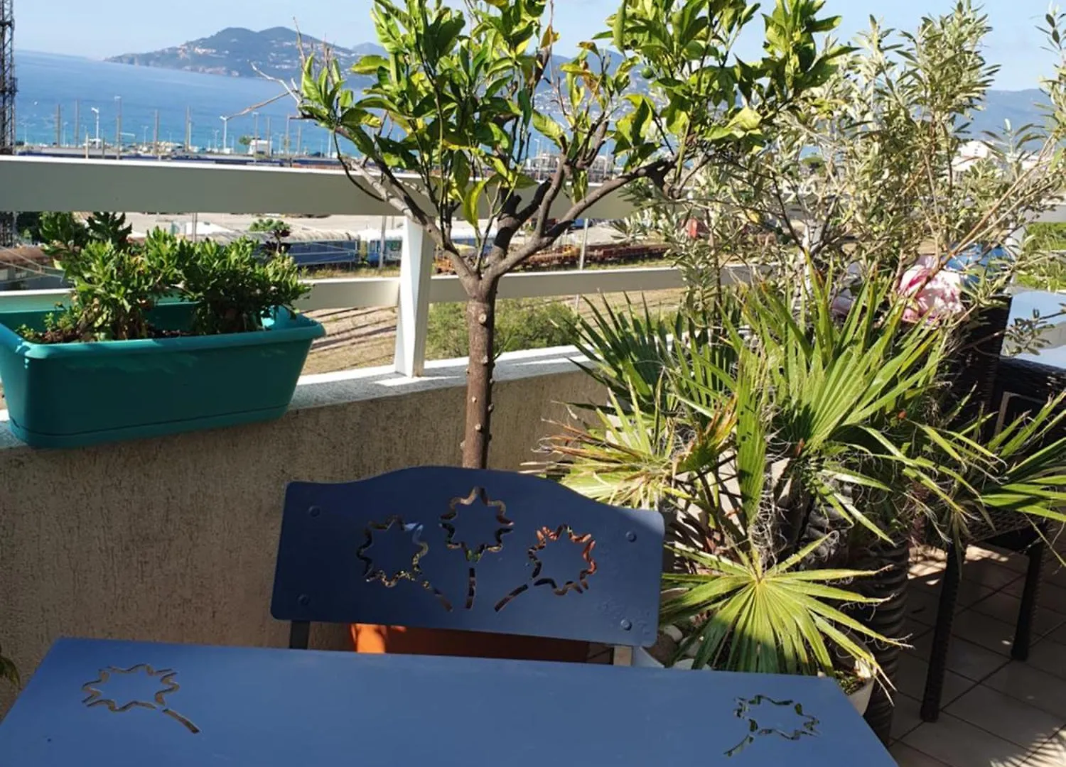 Appartement Chambre Lit 180 X 200 Cm Vue Mer Integrale à Cannes 0*,